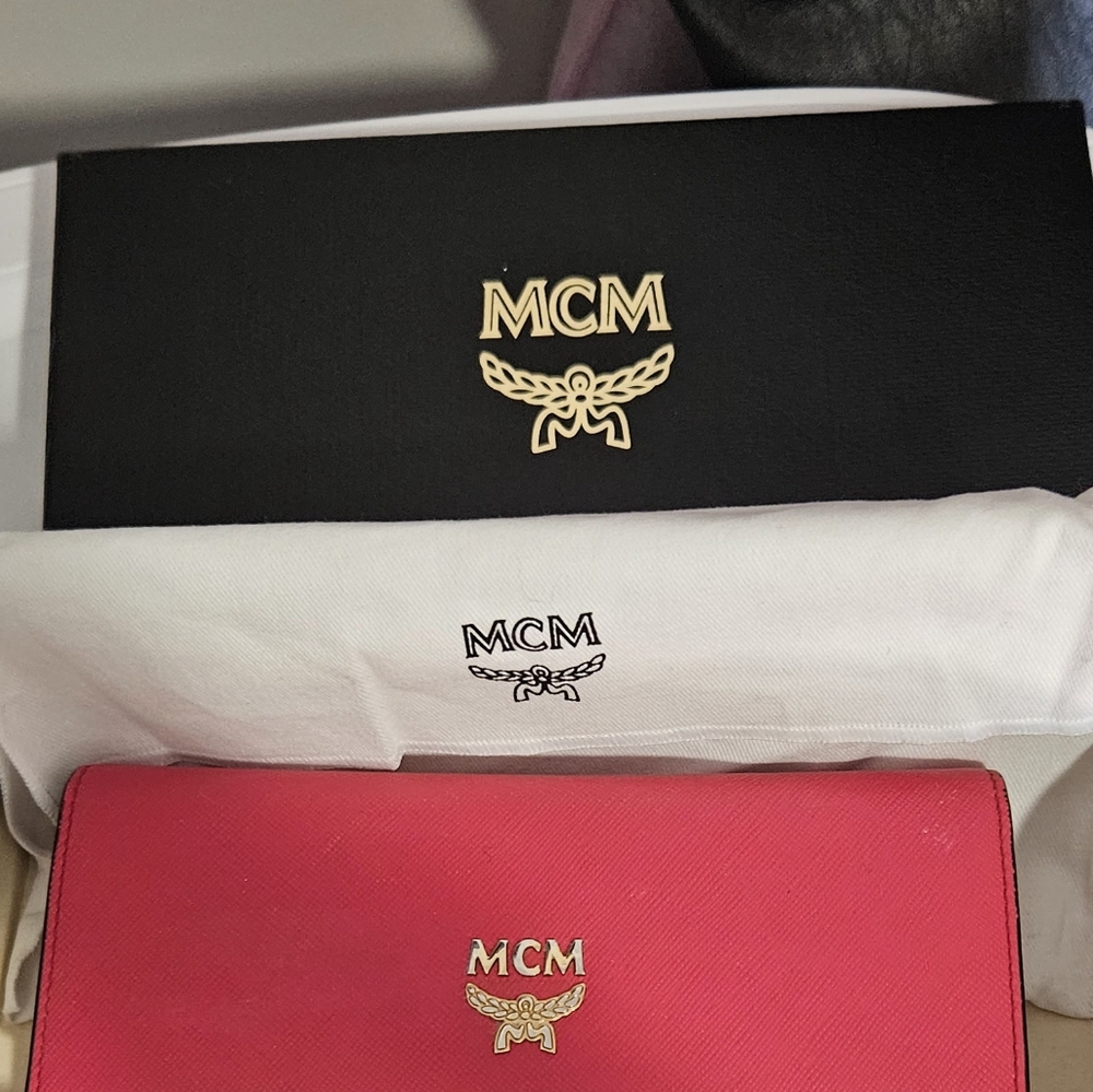 MCM Pinkis WOrange Interior Women's Wallet. Full Inclusion. Used One Time.